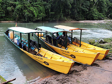 Chalalán, boats