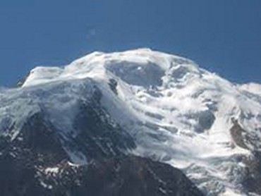 Illimani 6.439 m second highest mountain of Bolivia